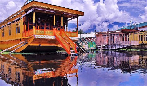 Dal Lake In Srinagar Kashmir Sightseeing Photos Reviews 2020