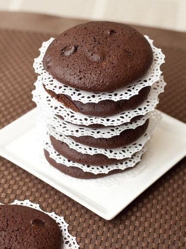 With less than 200 calories and 9 grams of fat apiece, these chocolate desserts and snacks will satisfy your sweet cravings without wrecking your diet. #LIGHTRECIPE - Low Calorie Chocolate Coffee Cookies | Low ...