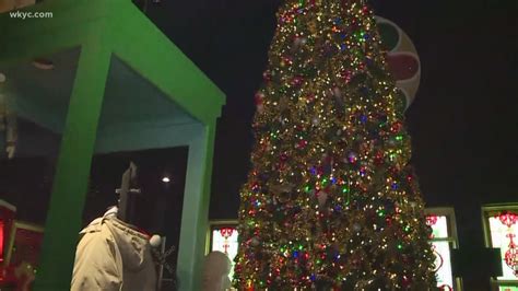 Castle Noel Brings Hollywood Christmas Spirit To