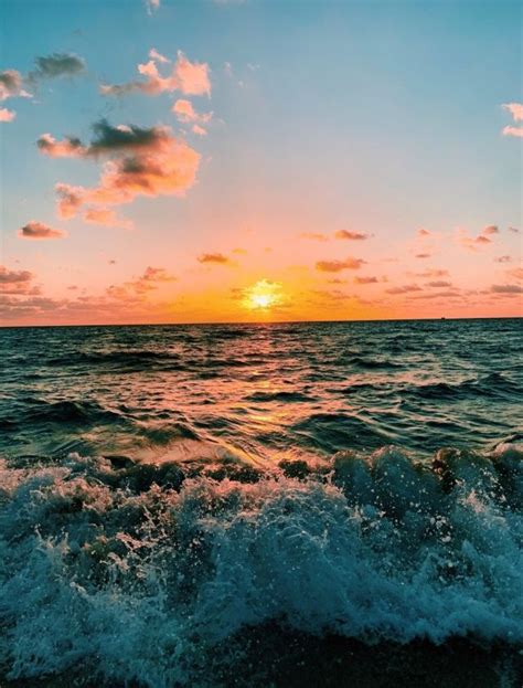 #carmenstannn #vibingonvsco | Ocean wallpaper, Photo wall collage, Sky