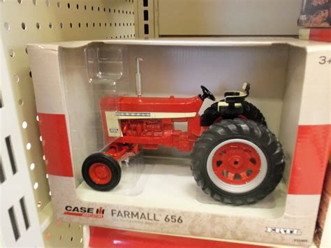 116th Farmall 656 Toy Tractorwould Like To Have This Toy Farm Toys