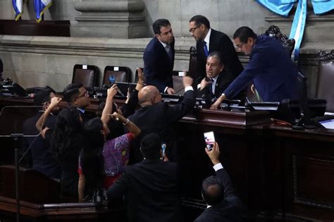 Guatemalas Presidential Inauguration Delayed Amidst Congressional Dispute