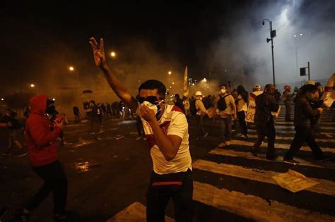 22 Impactantes Imágenes De Las Protestas En Lima Que Dejó 2 Muertos