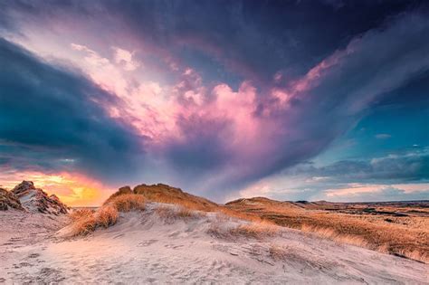 Der strand auf römö ist der längste (ca. Wolkenexplosion (Jütland), Dänemark, Küste, Nordsee ...