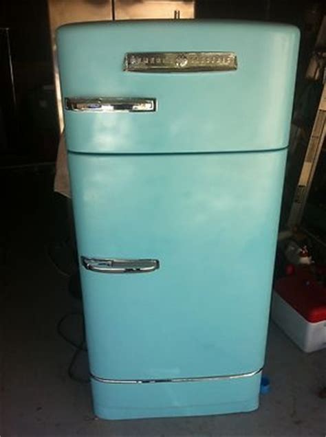 Has freezer and shelves that spin out. 19 best images about 1950s fridge on Pinterest | Bar ...