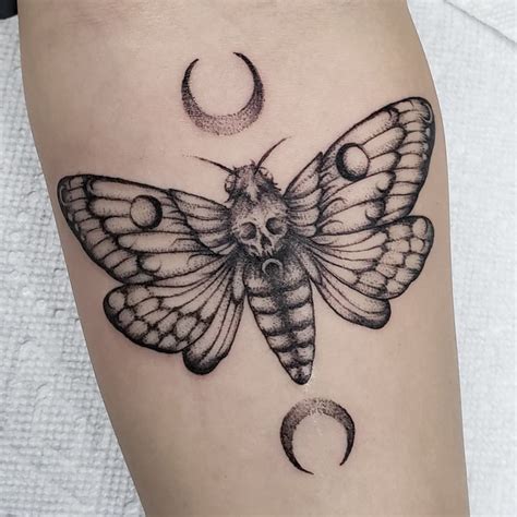 Each of these luna moth tattoo ideas takes a different approach to incorporate flowers into the design, with great results. 101 Amazing Moth Tattoo Designs You Needs To See! in 2020 ...