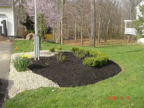 6 Tips For Using Black Mulch In Landscaping With Images Mulch