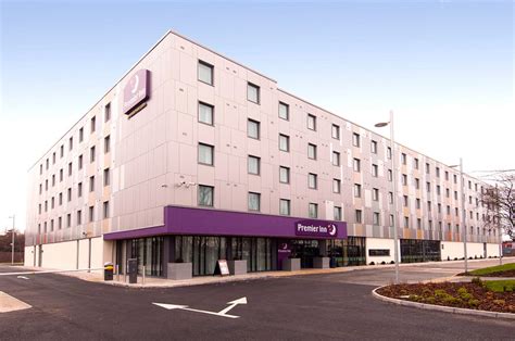 Premier inn is perceived as the 'quality' no frill budget chain and is accordingly priced over travelodge. PREMIER INN HEATHROW AIRPORT TERMINAL 5 HOTEL - Updated ...