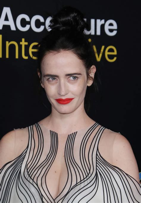 Le nom green est suédois, il ne vient pas du mot anglais green, qui en suédois se dit grön, mais dérive du mot suédois gren signifiant « branche d'arbre ». Eva Green - "Dumbo" World Premiere in Hollywood • CelebMafia