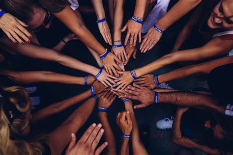 Free Download Hd Wallpaper Group Of People Huddling Team Ethnicity