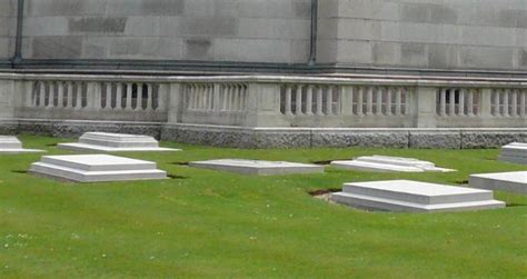 Apr 18, 2021 · various minor members of the royal family have been buried in the vault during the 19th and 20th centuries, although nowadays such individuals are usually interred in the royal burial ground at. St. George's Chapel, the Royal Vault & the Royal Burial ...