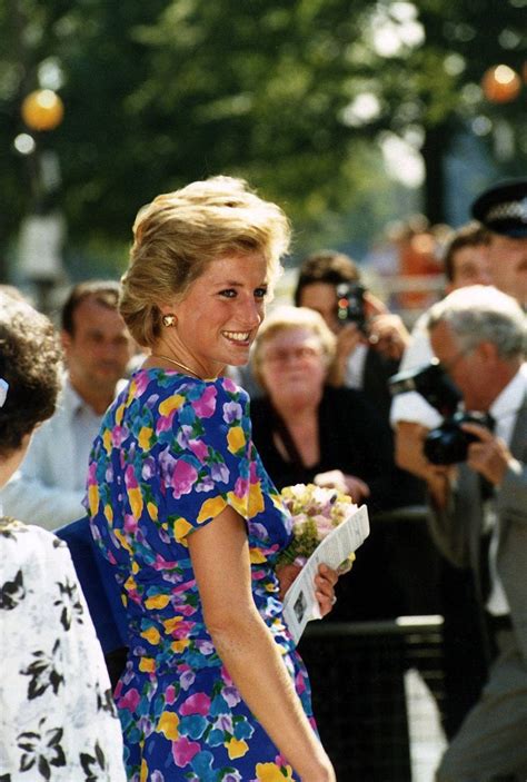 12 Classic Princess Diana Outfits That Wed Still Wear Today M