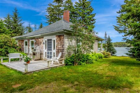 Look Inside The Cutest Summer Cottage Youve Ever Seen Is For Sale In