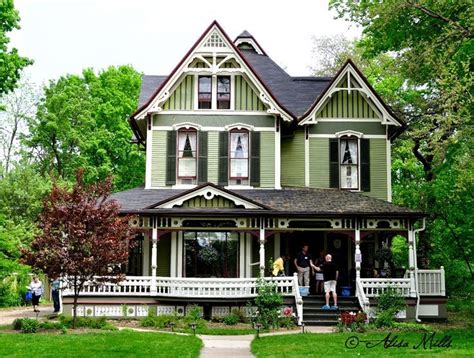 Pin By Janelle Nanos On Exterior Paint Victorian Homes Victorian