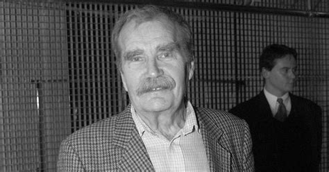 Dziś dotarła do nas bardzo smutna informacja, zmarł (w czasie swoich 61 urodzin) maury chaykin, którego znamy z gościnnych występów w m.in. Mieczysław Kalenik nie żyje. Zmarł aktor, który grał Zbyszka z Bogdańca