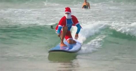 Australian ‘santas Hang Ten For Surfing Record National Globalnewsca