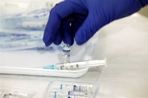 Η σύσταση, που αναμένεται να ανακοινωθεί σήμερα, είναι να εμβολιάζονται με εμβόλιο τύπου mrna, πράγμα που σημαίνει ότι η ίδια απαγόρευση αναμένεται να ισχύσει και για το εμβόλιο της johnson. Κορονοϊός: Αυτές είναι οι πιθανότητες θρόμβωσης με τσιγάρο ...