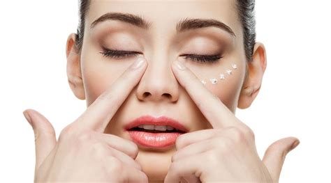 How To Remove Wrinkles Around The Eyes