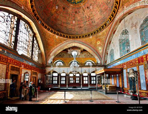 die sultan kaisersaal in den harem des topkapi palast istanbul türkei stockfotografie alamy