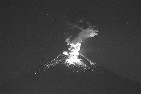 Volcán Popocatépetl Emite Fuertes Explosiones