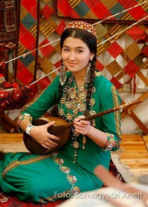 Pin By Deniz Hasturk On Turkmenistan Costumes Around The World