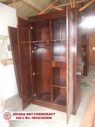 Model strip putih dan motif kayu. Terlaris Lemari Pakaian Minimalis Sliding Koin