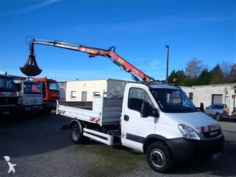 Véhicules à louer et à rendre à notre agence de mende. Camion Iveco benne Daily 70C18 4x2 Euro 5 grue occasion ...