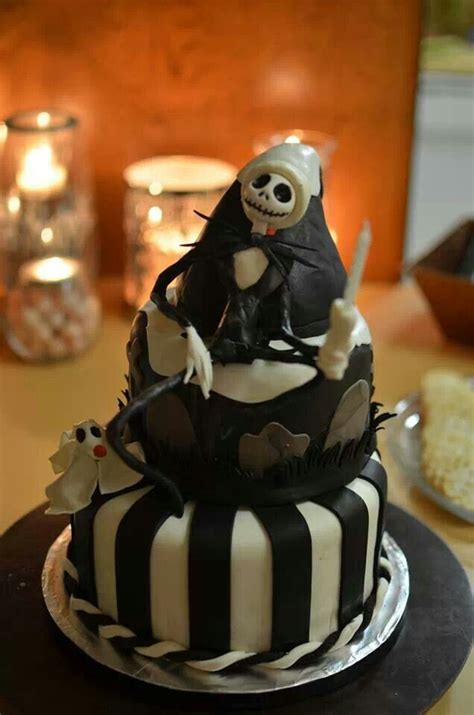 8 round vanilla sponge, buttercream filled cake covered in fondant/sugar paste. Katy's Nightmare Before Christmas Birthday Cake | Christmas birthday cake