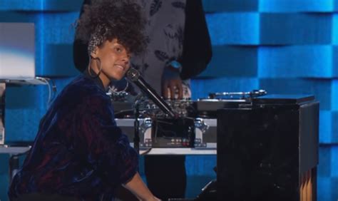 Watch Alicia Keys Lights Up 2016 Democratic National Convention With