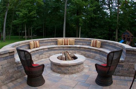 40 Circular Fire Pit Seating Area Ideas Round Patio Designs