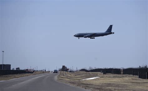 Kc 135 Stratotanker Practices Landings Mcconnell Air Force Base News