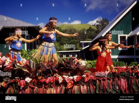 Hawaiian Children Young Girls Hula Dancers Dancing At Paniolo Parade