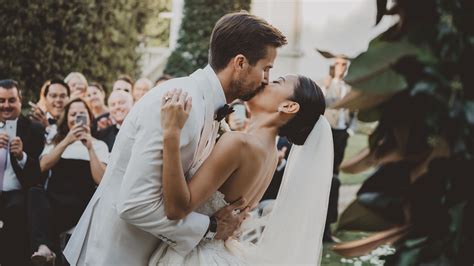 How To Kiss On Wedding Day Designersloop
