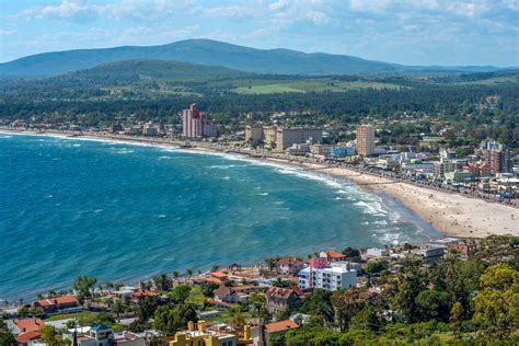 Should I go to Uruguay or Argentina? Which is Cheaper? Which is Better