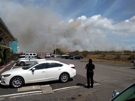 Maui Firefighters Battle 7 Acres Fire Near Kahului Heliport Maui Now