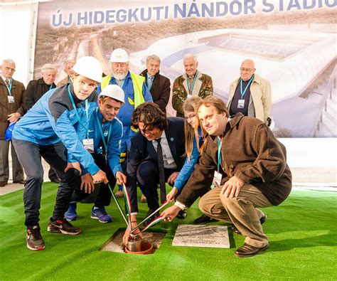 Public viewing in der stadt und die hoffnung auf ein ausverkauftes stadion: WHB - Hidegkuti Nándor Stadion