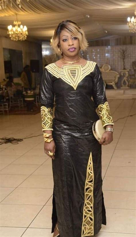 Robe est droite et longueur de la cheville avec sur le devant de la fente. Épinglé par Mame wolimata sur Robe africaine en 2019 | Mode africaine robe, Robe africaine et ...