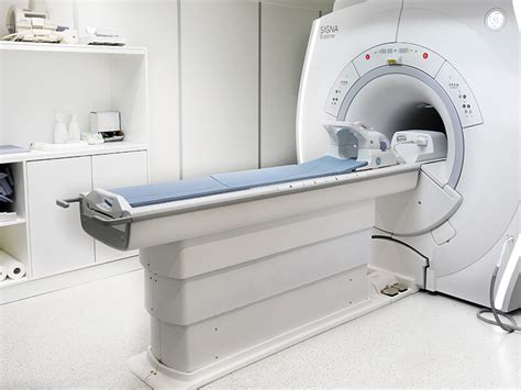 Die radiologie ist ein medizinisches querschnittsfach, das sich mit der bildgebenden diagnostik und bildgesteuerten therapeutischen massnahmen beschäftigt. IRM - La Radiologie