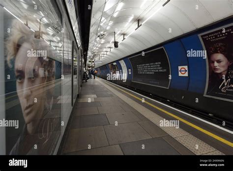 Stockwell London Underground Station Northern Line Platform 2 Stock