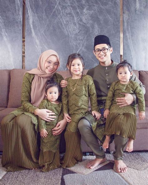 Memilih nama bayi perempuan islami modern tentunya tidak bisa dilakukan secara sembarangan. Instafamous Chazynash Pakai Gelang 'Pink' Merayav Di ...