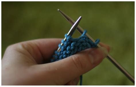 This is a great bind off if you require the edge of your knitting project to be blocked out. Bella Knitting: Suspended Bind-off Tutorial