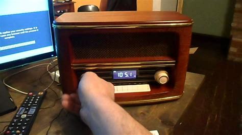 But this is changing as high tech companies become more of the norm. Wolverine "Retro" Bluetooth AM/FM Radio Speaker - YouTube