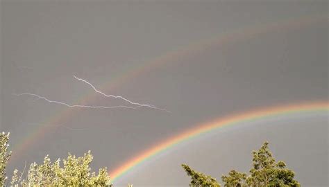 Rainbow Lightning Natures Astonishing Bow And Arrow ~ Kuriositas