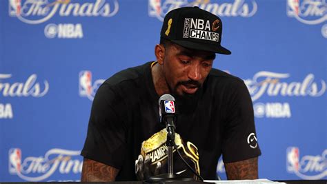 An Emotional Jr Smith Breaks Down After Cavs Win Nba Championship