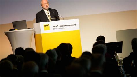 ADAC Hauptversammlung Autoclub Legt Sparprogramm Auf Wirtschaft