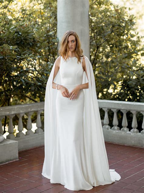 20 Elegant Minimalist Wedding Dresses