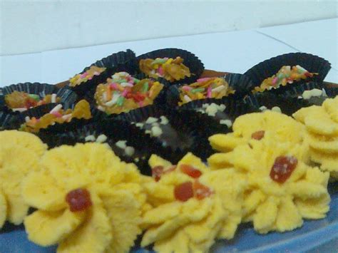 Tart nenas, or pineapple tart in english, is hugely popular festive cookie is believed to have originated from the nonya community, but is made for all festivals. TART NENAS biscuit products,Malaysia TART NENAS biscuit ...