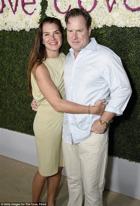 Brooke Shields Cuddles Up To Husband Of 16 Years Daily Mail Online