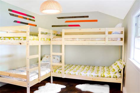 Unlike the famous murphy bed, which hides in a closet or wall to save floor space when not in use, the sorlien ceiling bed is stowed in the ceiling! 22+ Child's Space-Saving Bed Designs, Decorating Ideas ...