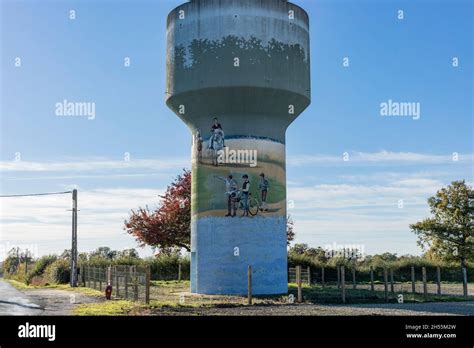 Painted Water Tower Hi Res Stock Photography And Images Alamy